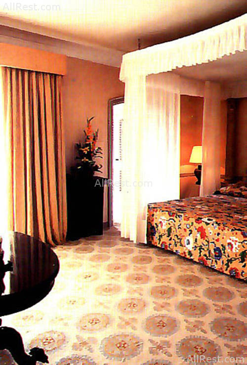 Hotel Byblos Saint-Tropez 11